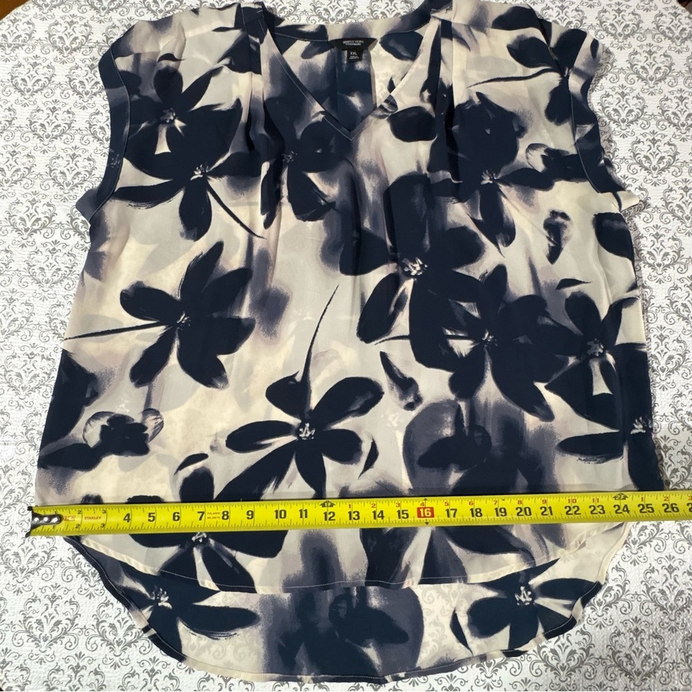 Simply Vera Vera Wang Floral V-Neck Short Sleeve Blouse - Navy & White, XXL - Picture 7 of 9